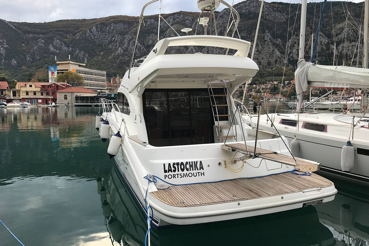 Экстерьер Beneteau 42 Fly