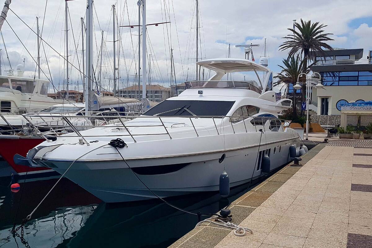 Azimut 64 2015