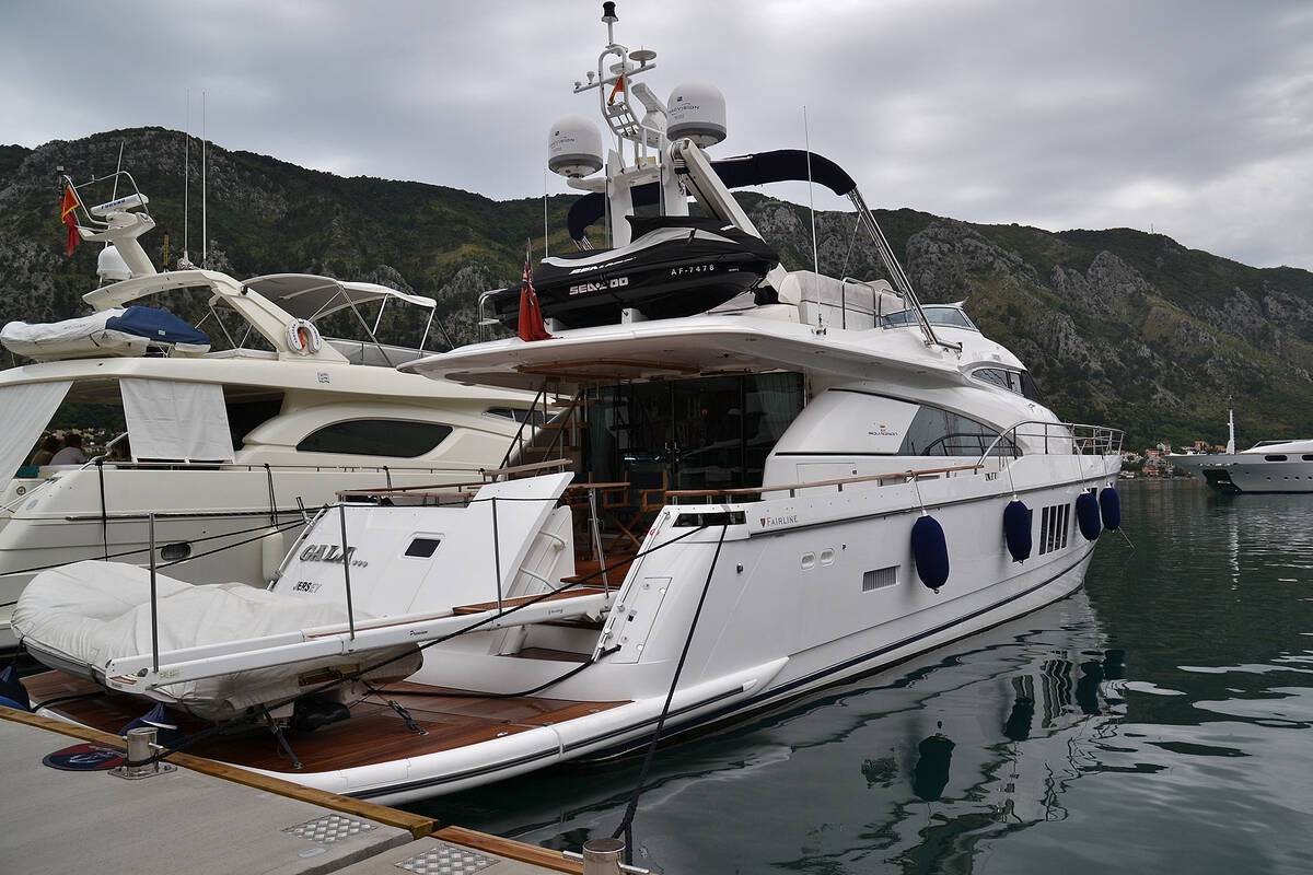 Экстерьер Fairline Squadron 78 (2011)