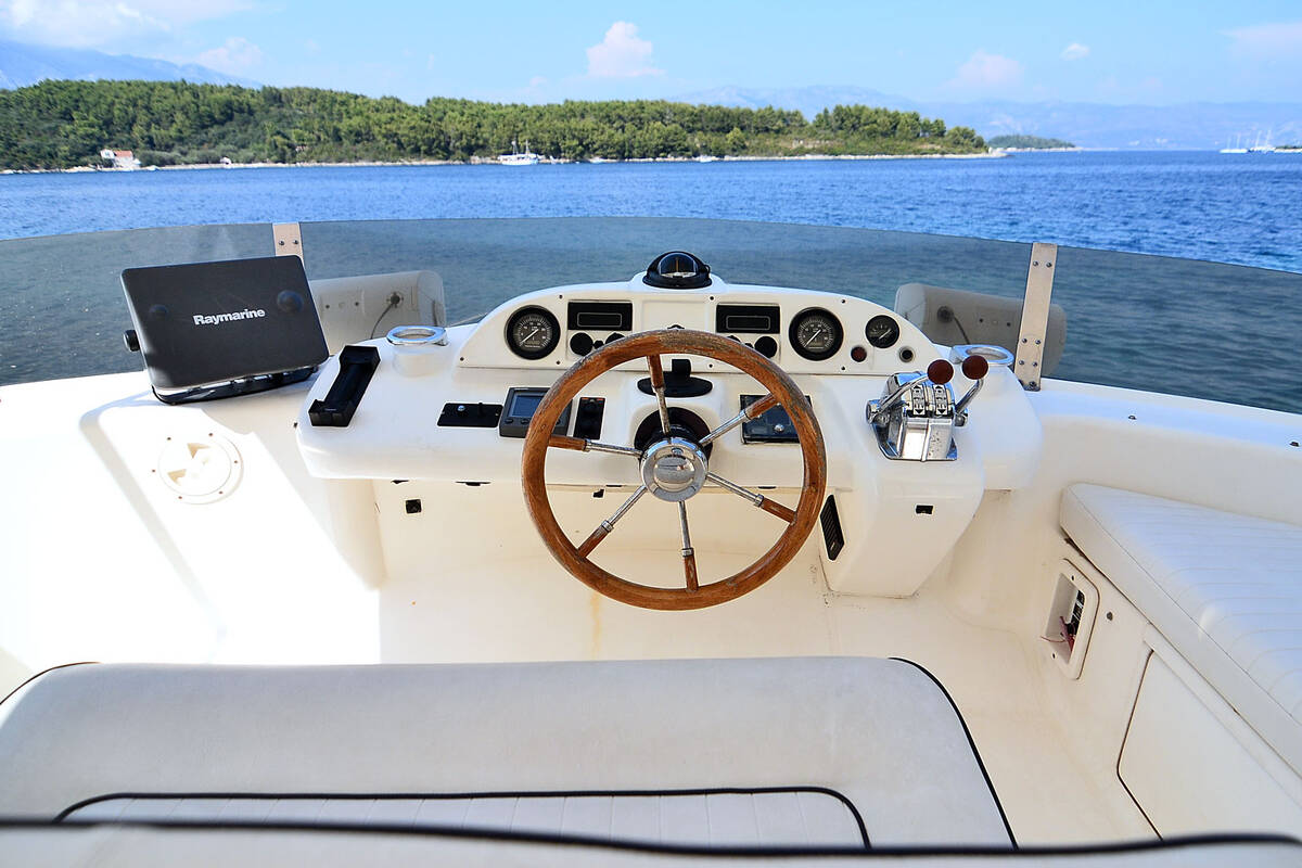Steuerstand auf der Flybridge