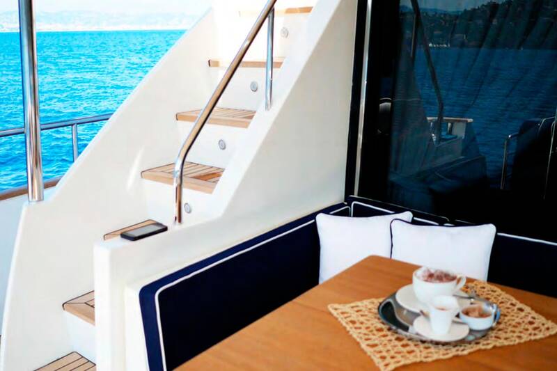 Кокпит M/Y LADY AMANDA