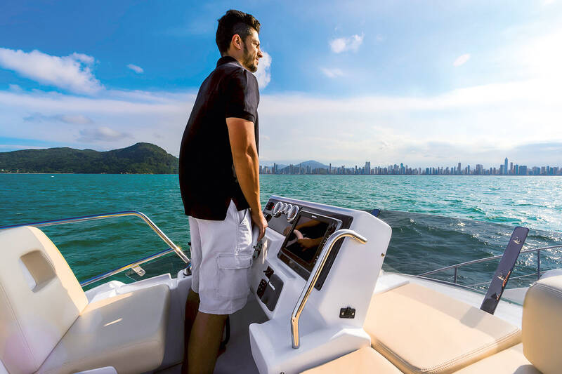 Steuerstand auf der Flybridge
