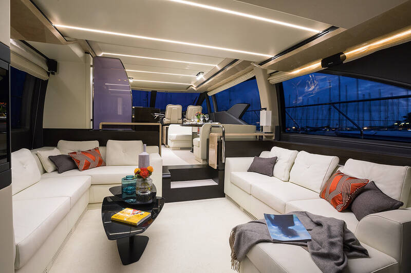 Der Salon auf dem Hauptdeck (Nacht)