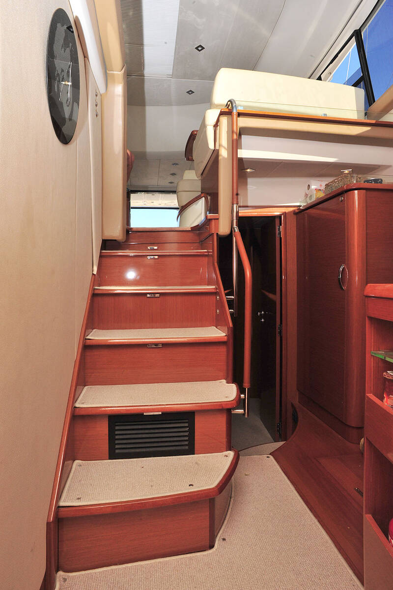 Treppe zum unteren Deck
