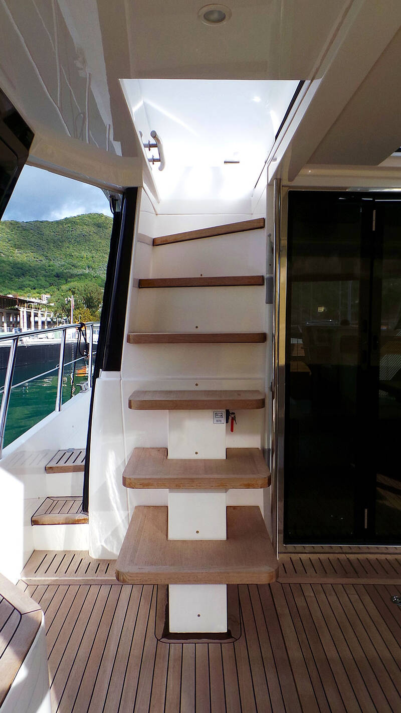 Die Treppe auf der Flybridge