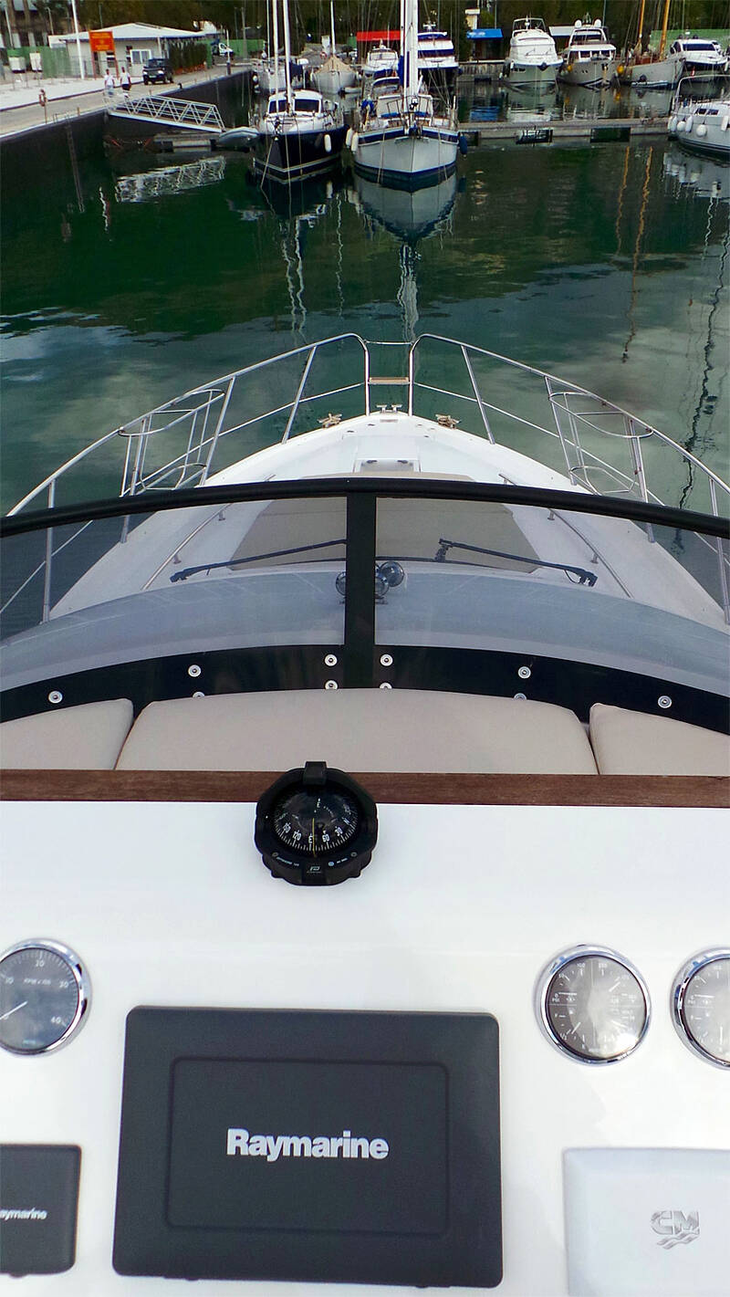 Steuerstand auf der Flybridge