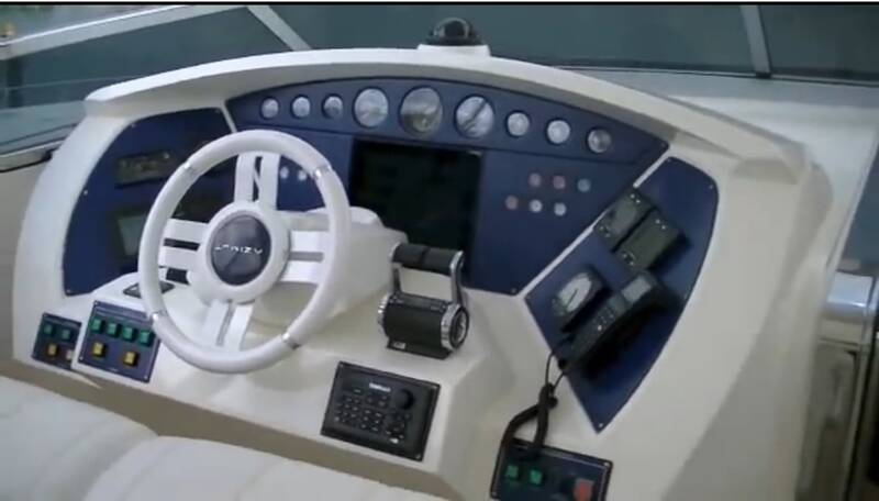 Steuerstand auf der Flybridge