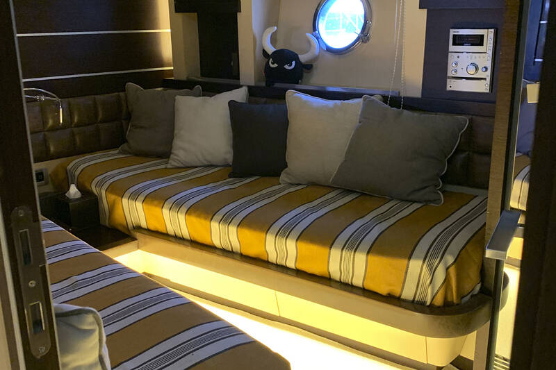G&auml;stekabine Azimut 86S