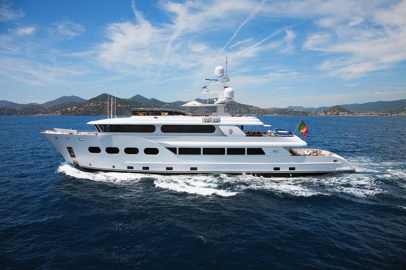 Экстерьер Eurocraft 44M Explorer<br/>M/Y BARON TRENCK 2011 