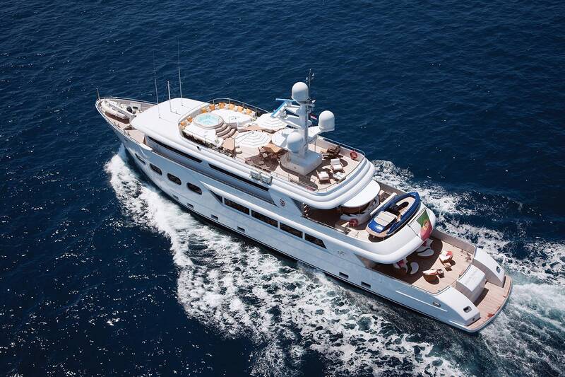 Экстерьер Eurocraft 44M Explorer<br/>M/Y BARON TRENCK 2011 
