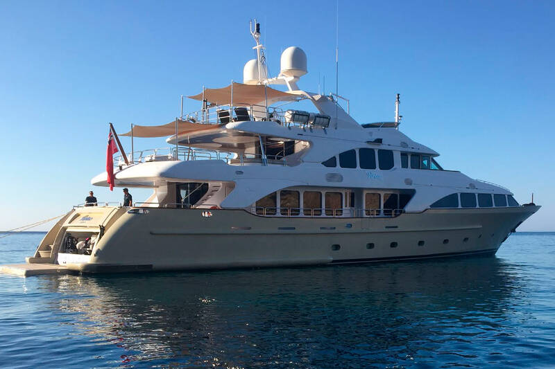 Экстерьер Benetti Сlassic 120