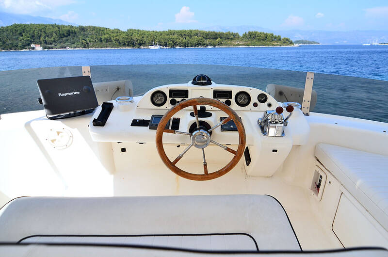 Steuerstand auf der Flybridge