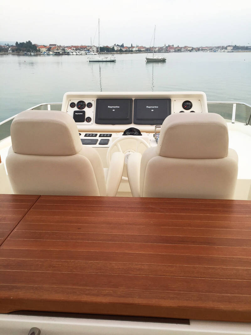 Steuerstand auf Flybridge