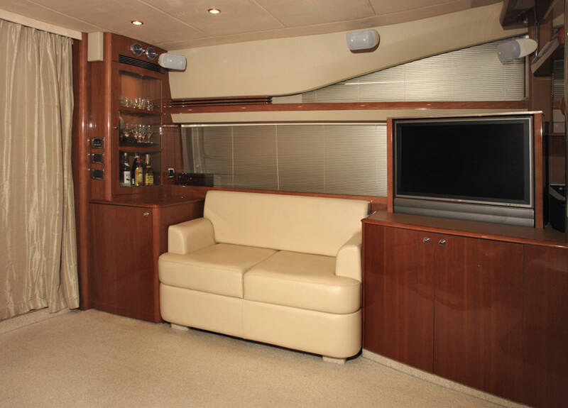 Салон Princess 67 (2007)